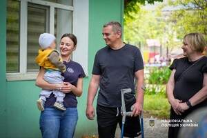Заряд человечности: одесские правоохранители посетили специализированный дом ребенка Заряд человечности: одесские правоохранители посетили специализированный дом ребенка
