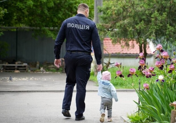 Заряд человечности: одесские правоохранители посетили специализированный дом ребенка Заряд человечности: одесские правоохранители посетили специализированный дом ребенка
