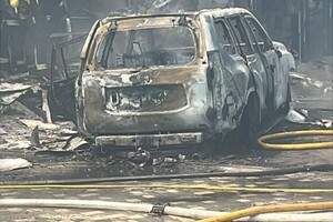 Горят автомобили, пострадали люди: последствия дронового удара по Одесскому району (обновлено)