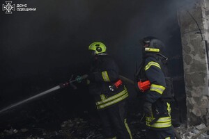 Горят автомобили, пострадали люди: последствия дронового удара по Одесскому району (обновлено)