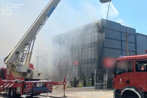 Горят автомобили, пострадали люди: последствия дронового удара по Одесскому району (обновлено)