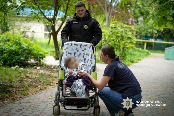 Заряд человечности: одесские правоохранители посетили специализированный дом ребенка Заряд человечности: одесские правоохранители посетили специализированный дом ребенка