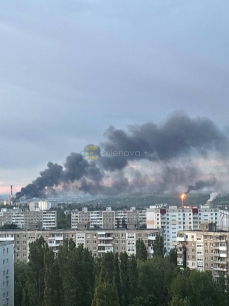 «Привіт» від ЗСУ: вночі в Ростовській області горіла нафтобаза, а в Саратові — один із найстаріших НПЗ росії (фото, відео)